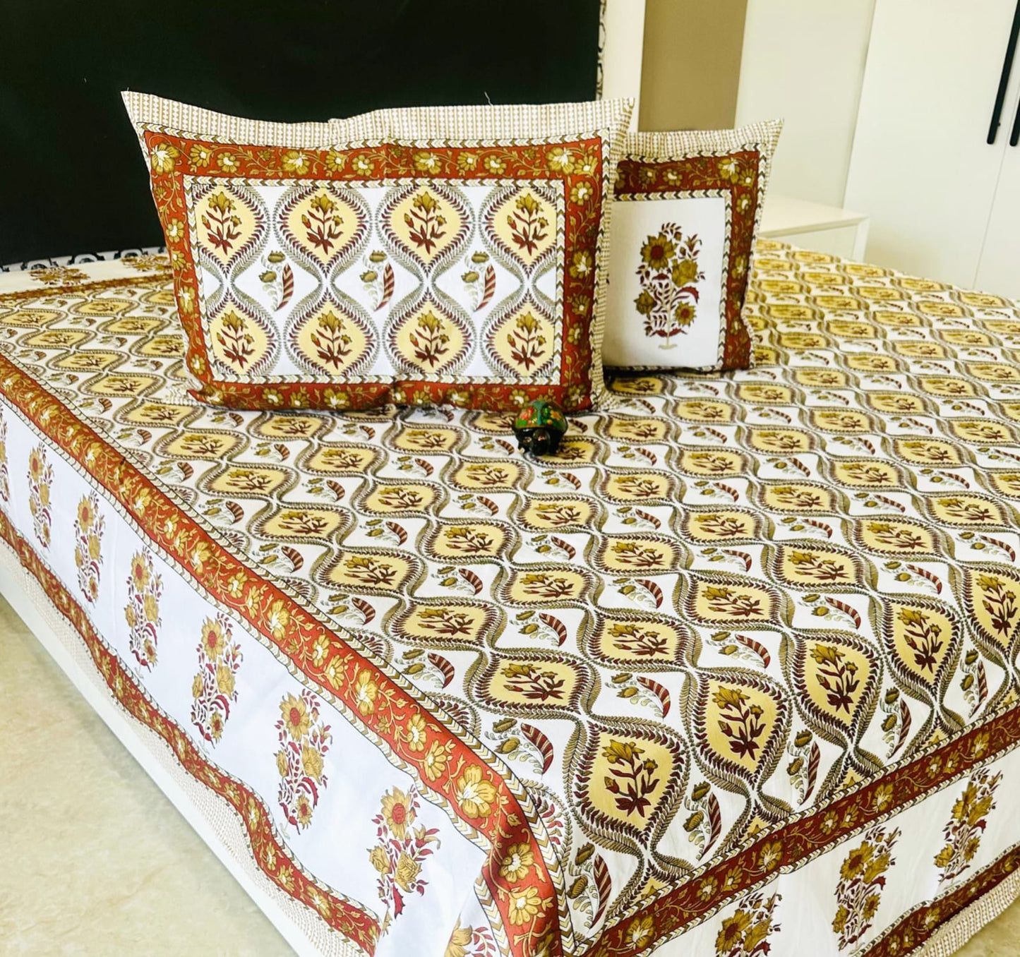 Red Rang Mahal Traditional Printed Bedsheet with Two Reversible Pillow Covers