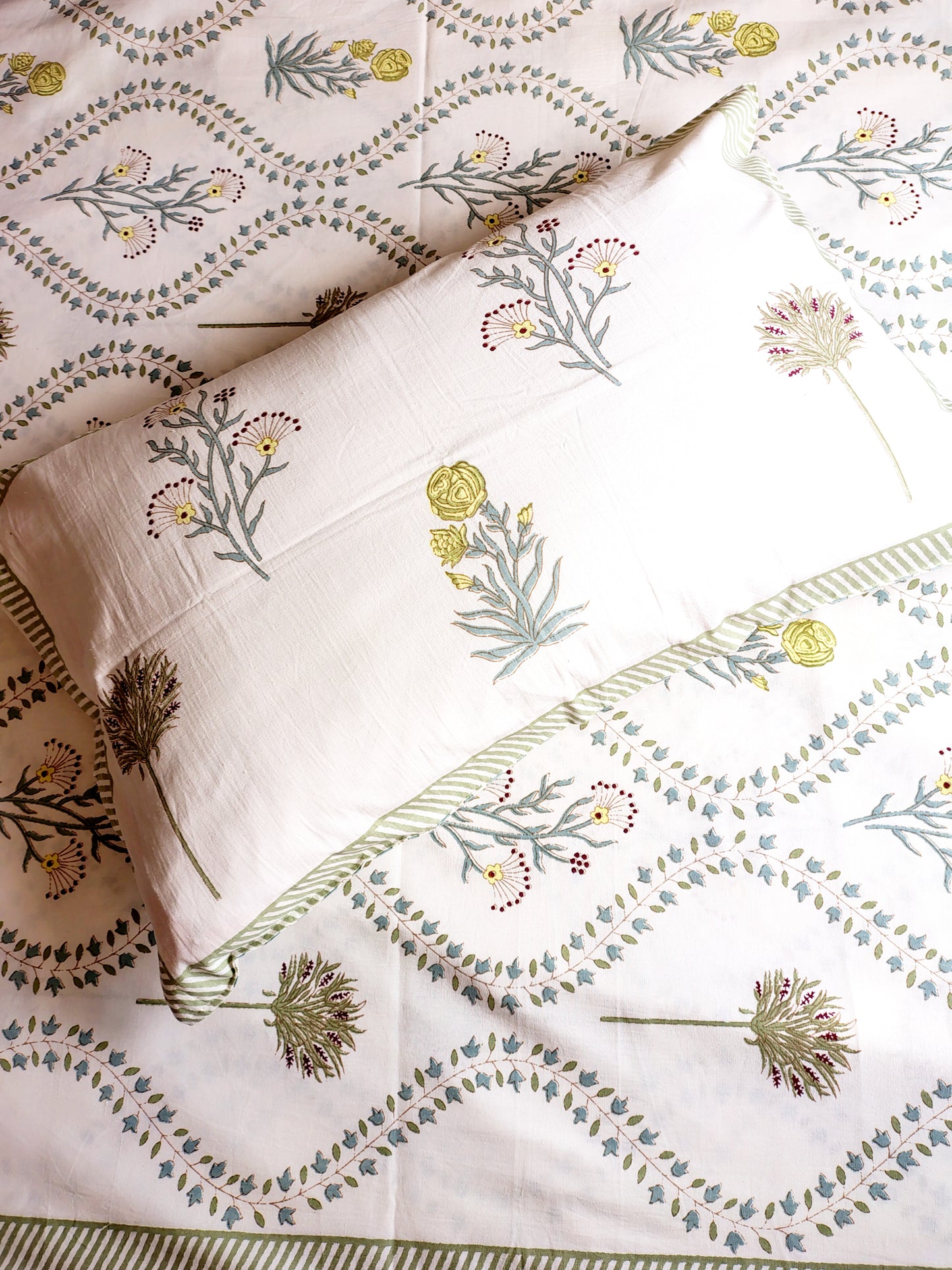White Bush Traditional Printed Bedsheet with Two Reversible Pillow Covers
