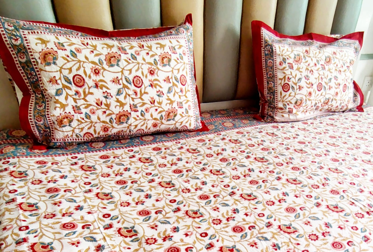 Begum White Floral Matching Bedsheet & Dohar Set