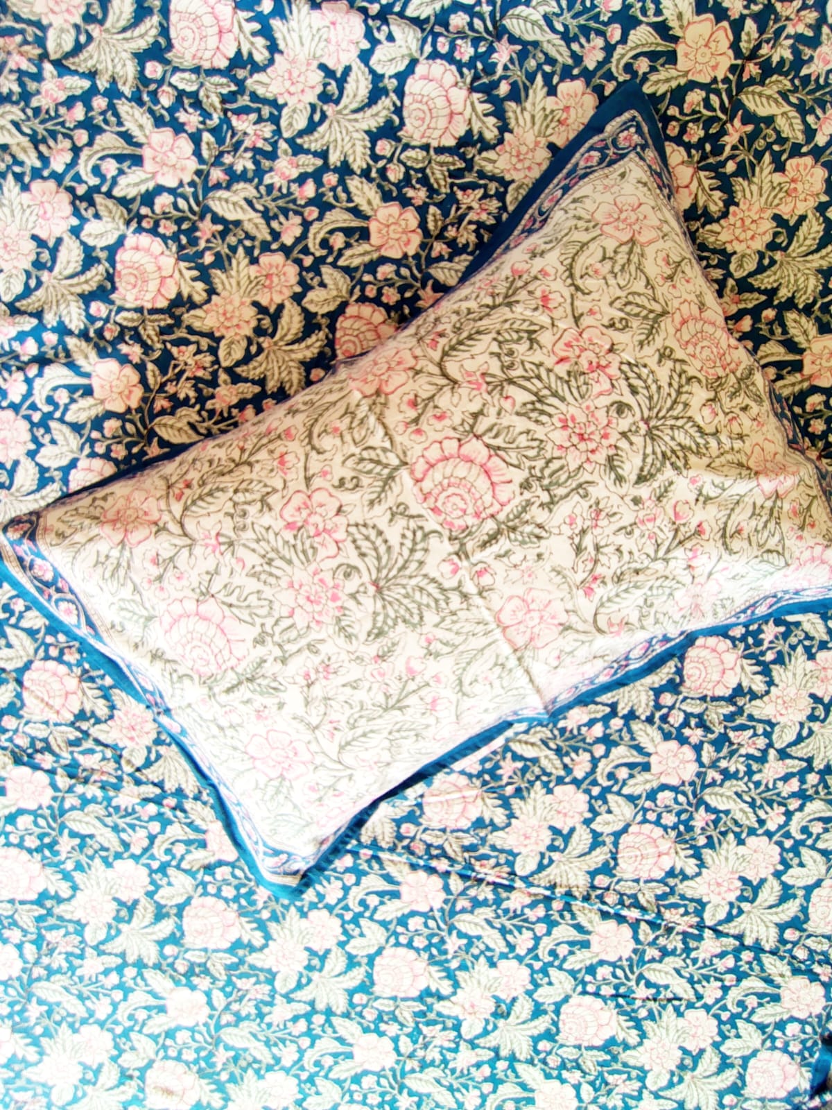 Pinky Pom Block Printed Bedsheet with Two Reversible Pillow Covers
