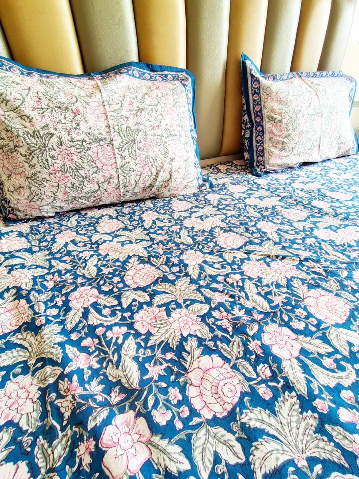 Pinky Pom Block Printed Bedsheet with Two Reversible Pillow Covers