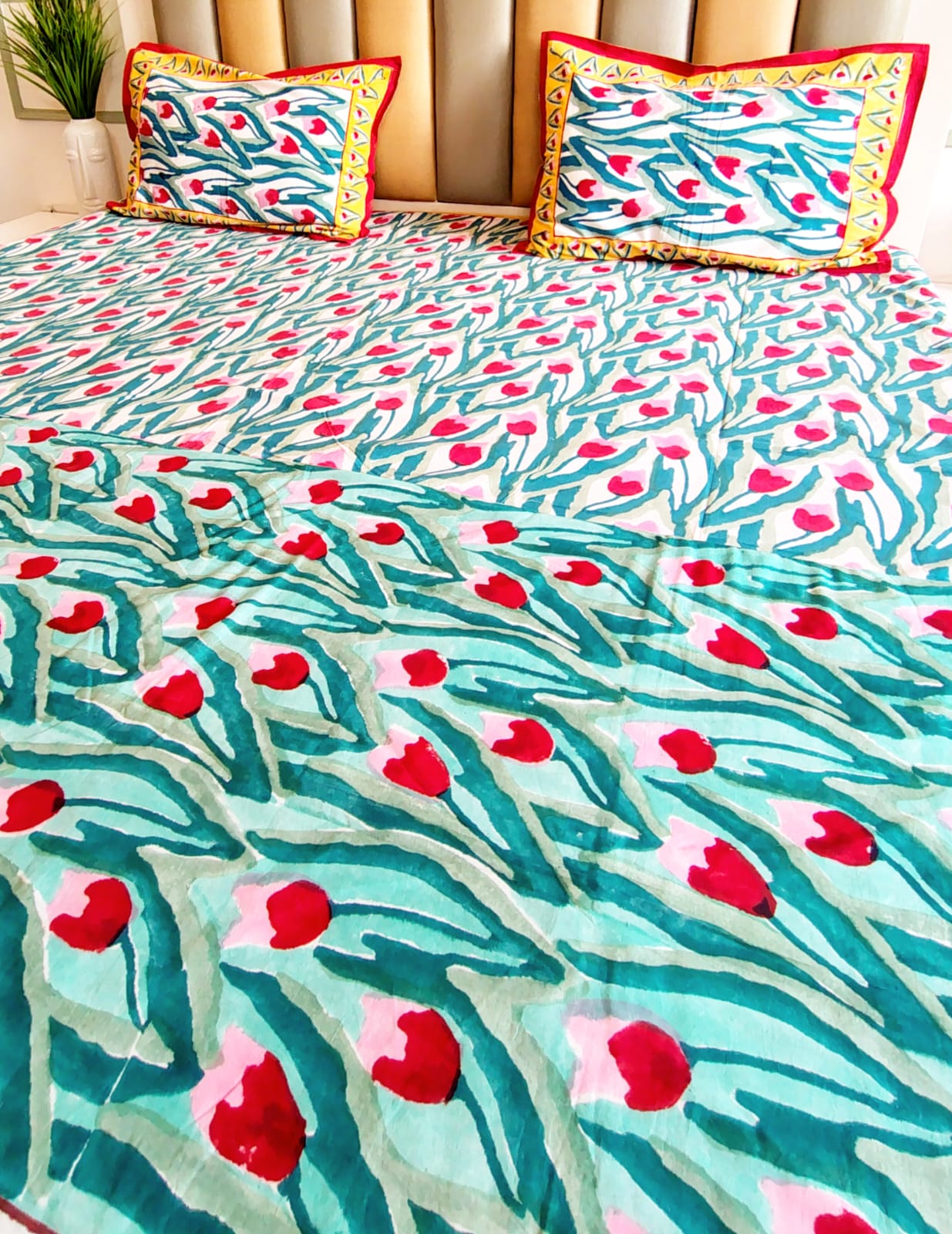 Red Tulip Matching Bedsheet & Dohar Set