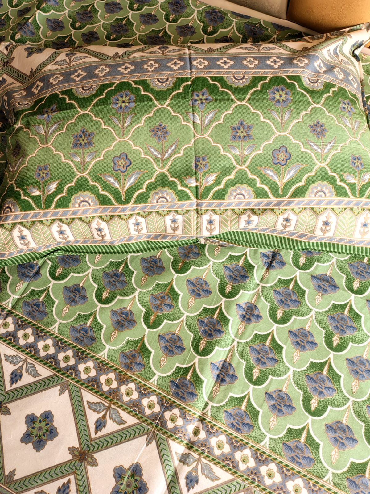 Kohinoor Traditional Printed Bedsheet with Two Reversible Pillow Covers