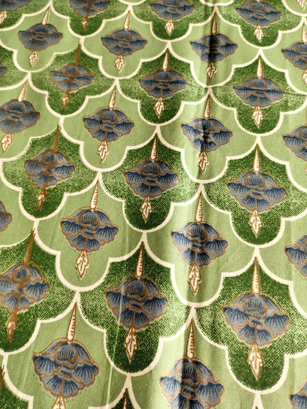 Kohinoor Traditional Printed Bedsheet with Two Reversible Pillow Covers