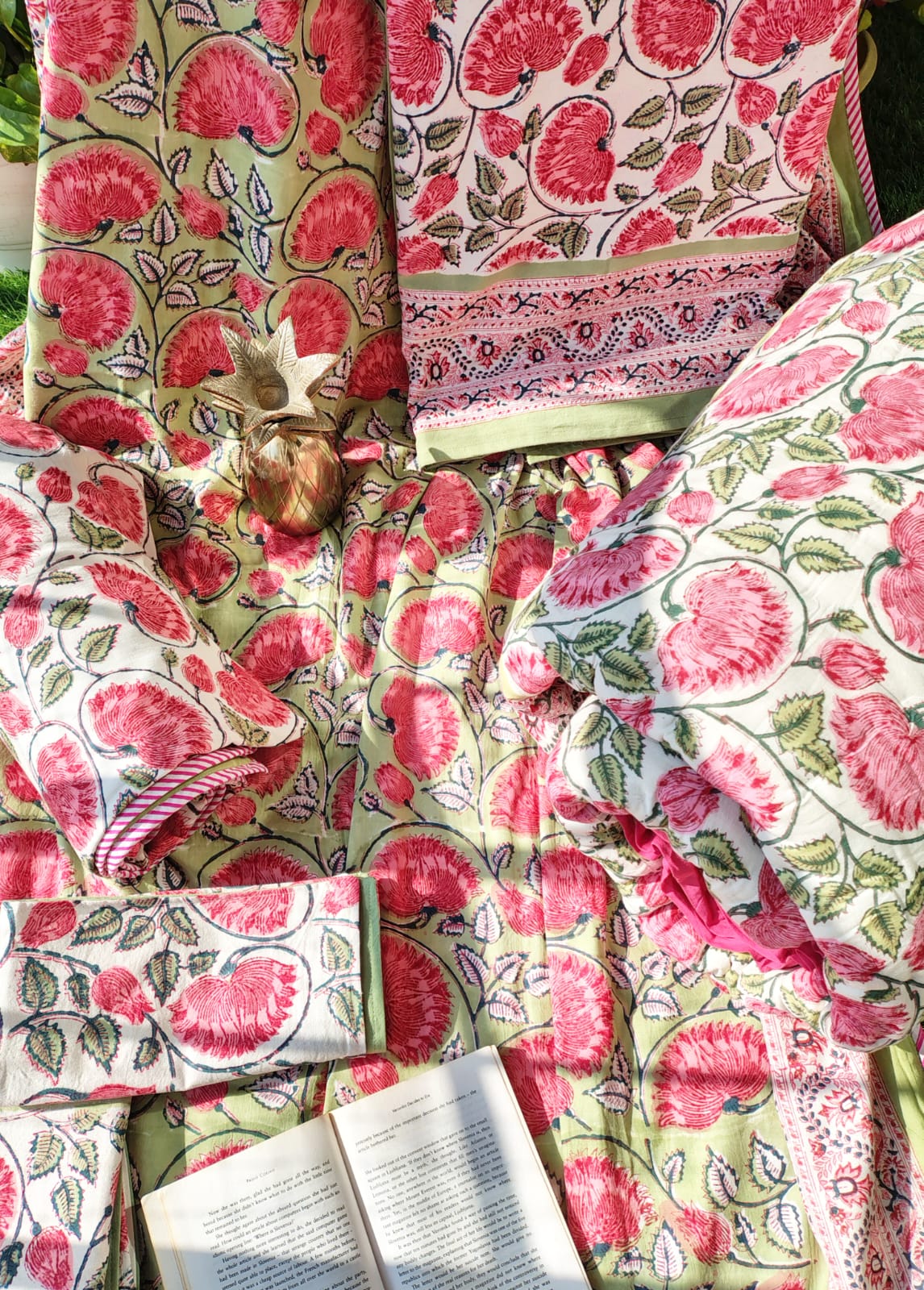 Green Kamal Matching Bedsheet & Dohar Set