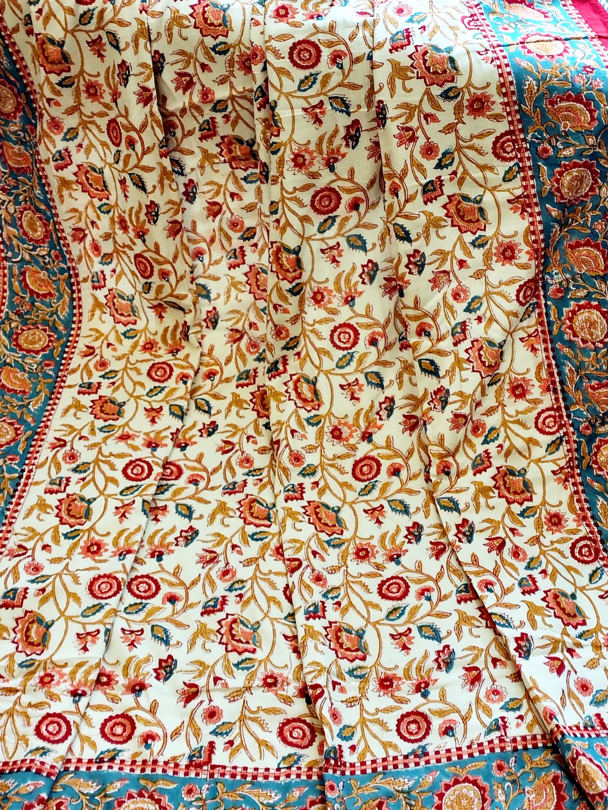 Begum White Floral Matching Bedsheet & Dohar Set