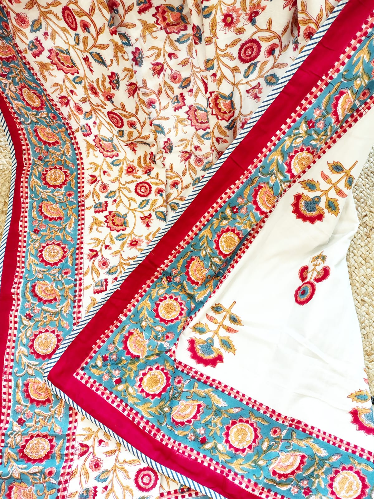 Begum White Floral Matching Bedsheet & Dohar Set