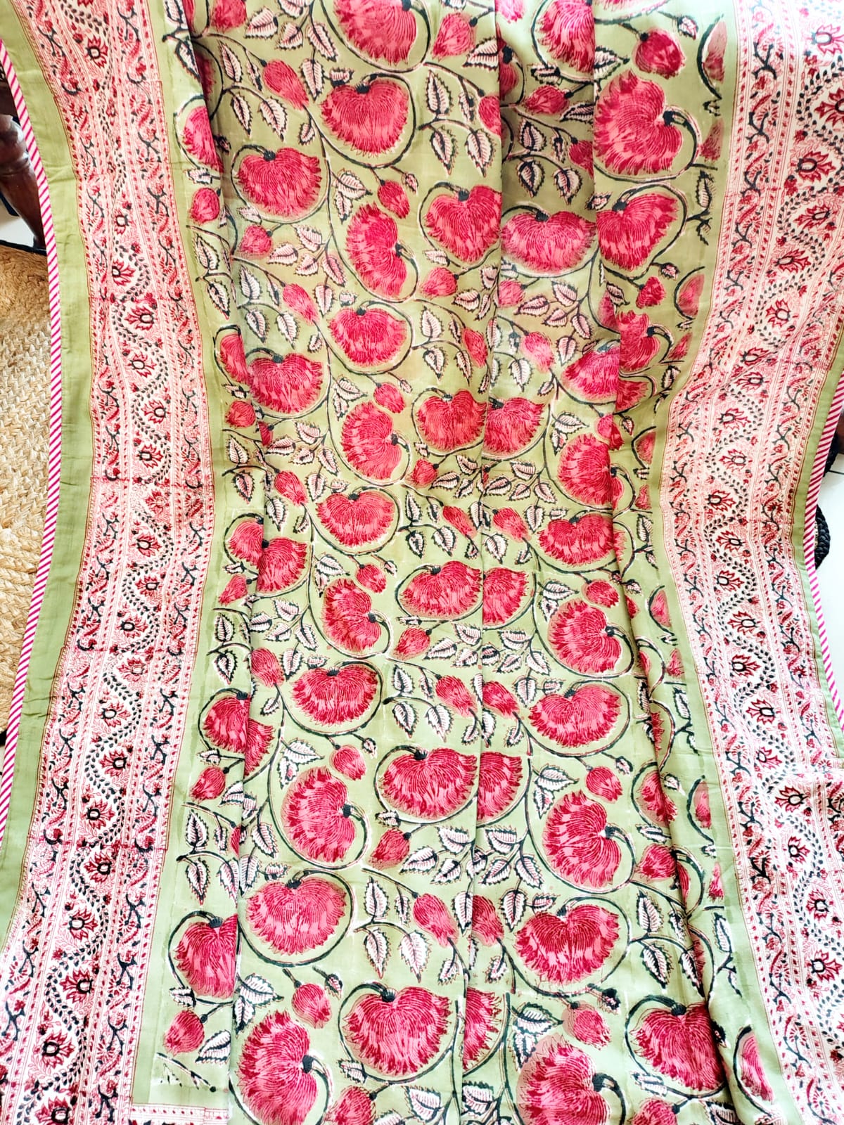 Lal Kamal Hand Block Reversible Dohar