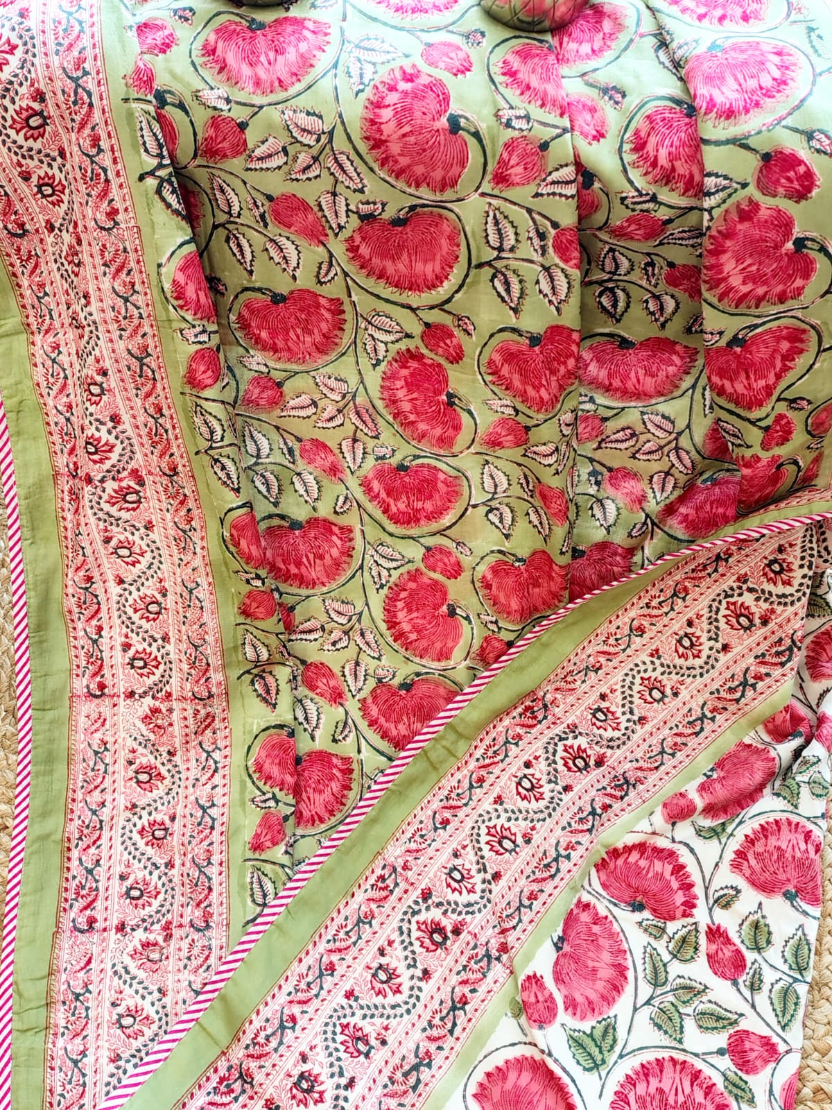 Green Kamal Matching Bedsheet & Dohar Set