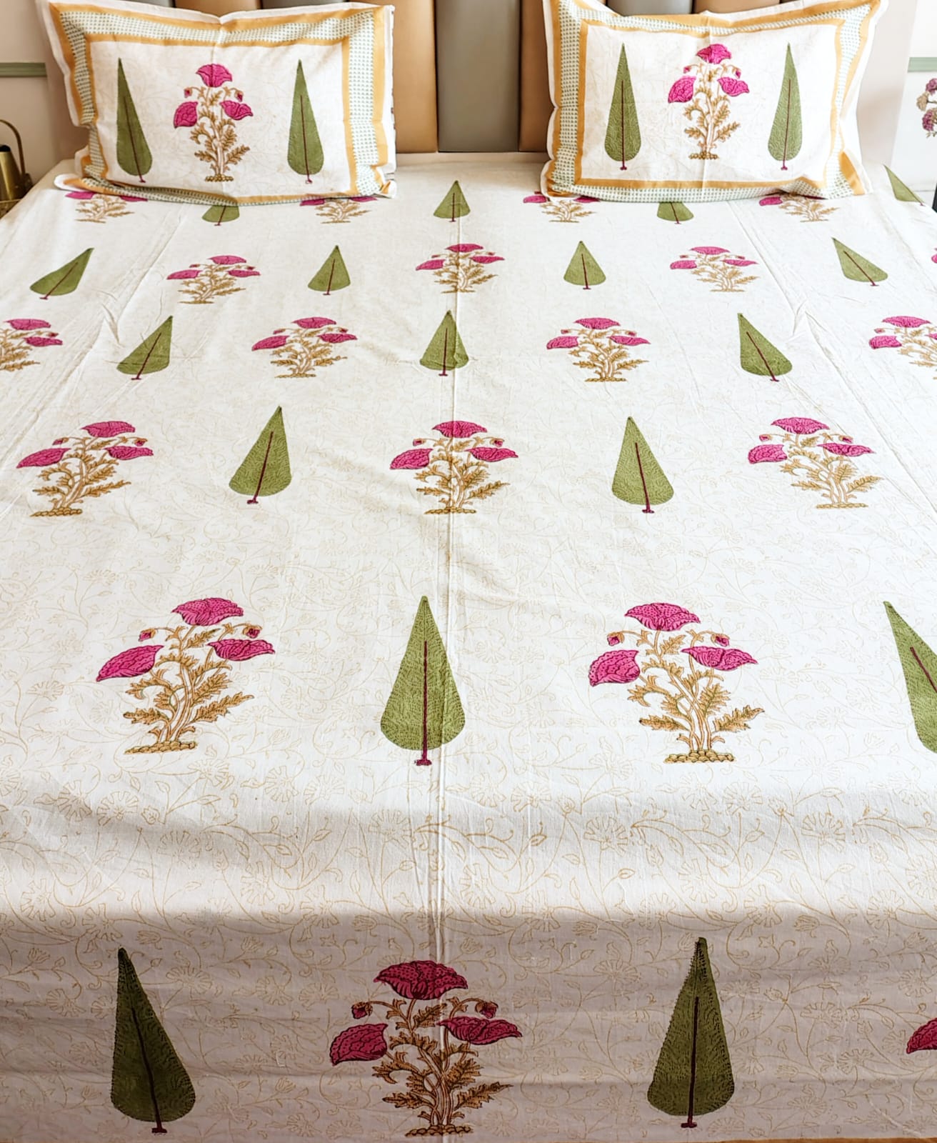 Gulabo Block Bedsheet with Two Reversible Pillow Covers