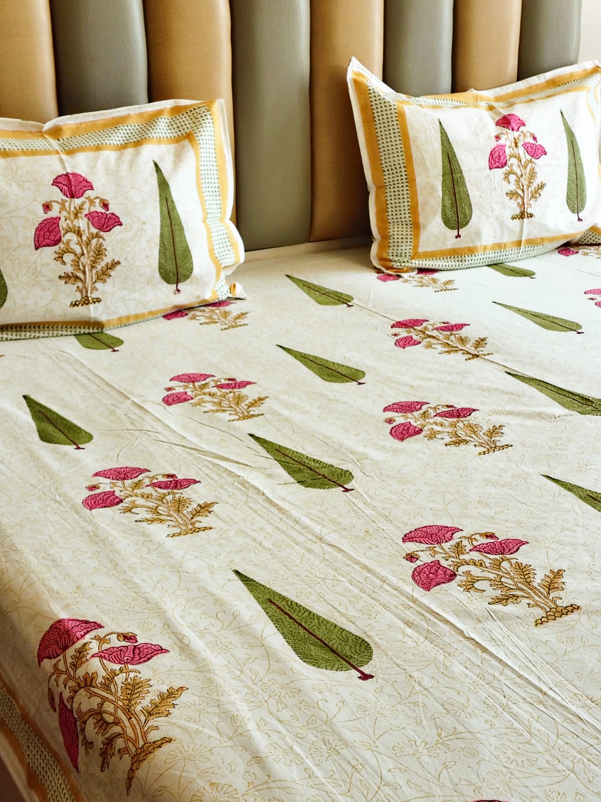 Gulabo Block Bedsheet with Two Reversible Pillow Covers