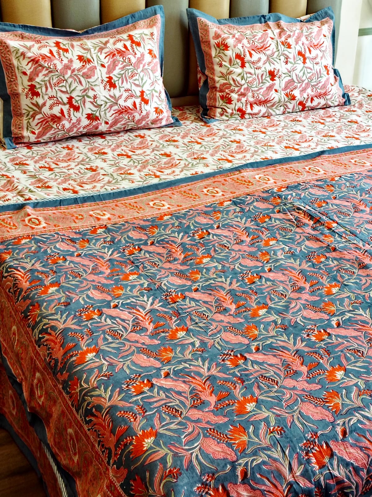 White Peacock Matching Bedsheet & Dohar Set