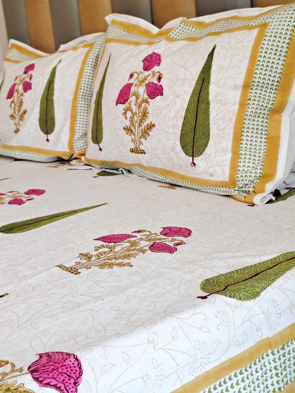 Gulabo Block Bedsheet with Two Reversible Pillow Covers