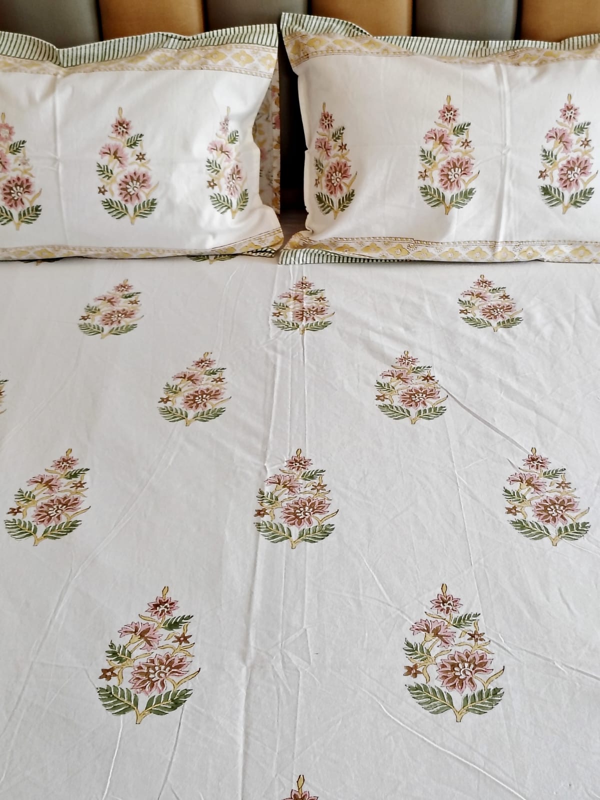White Kamal Block Printed Bedsheet Set with Two Reversible Pillow Covers