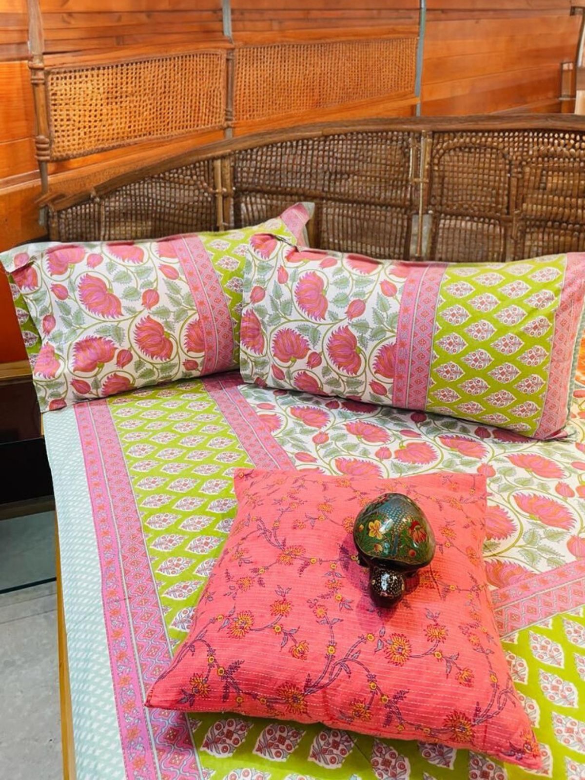Gulabi Kamal Traditional Printed Bedsheet with Two Reversible Pillow Covers