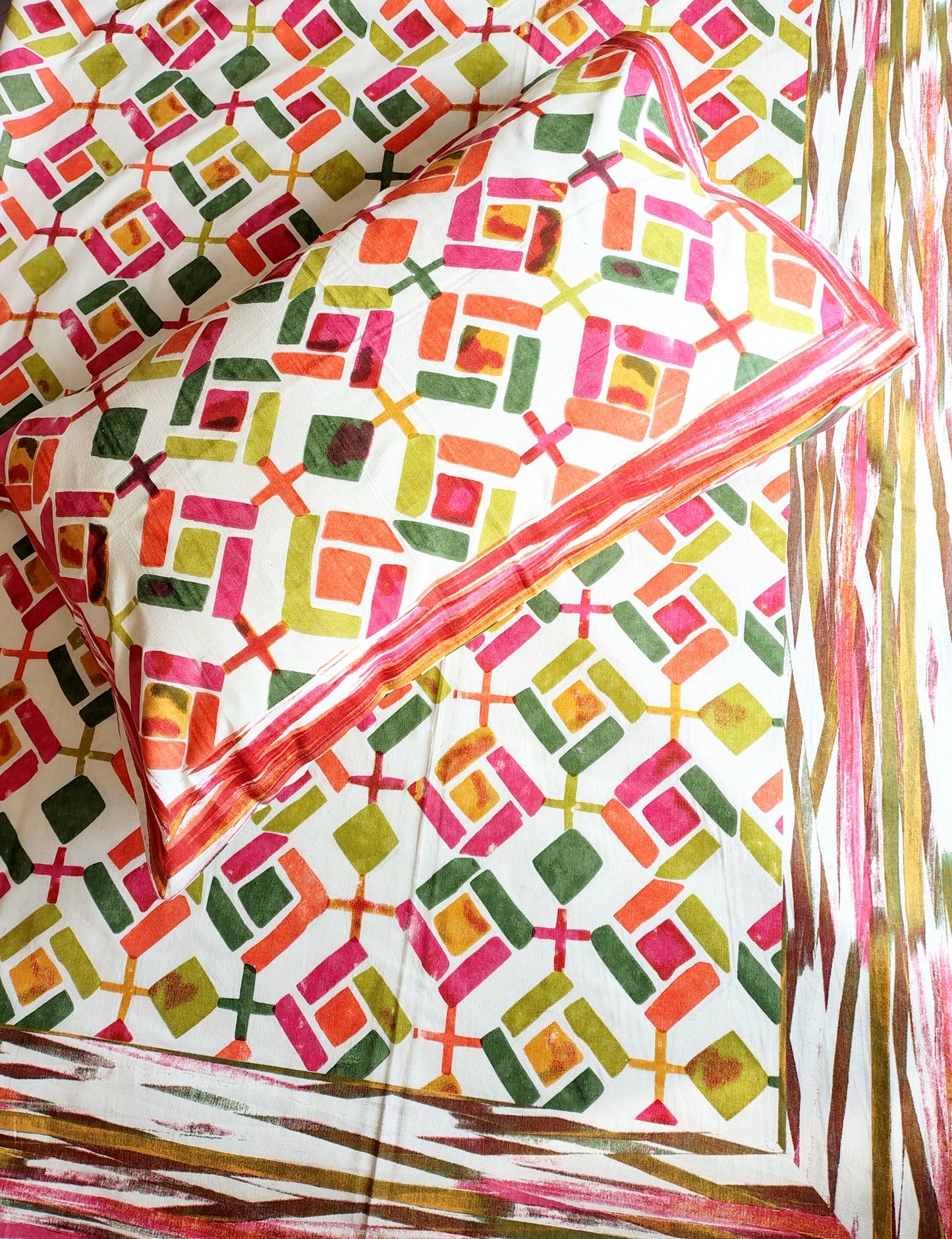 Pink Diamond Printed Bedsheet with Two Reversible Pillow Covers