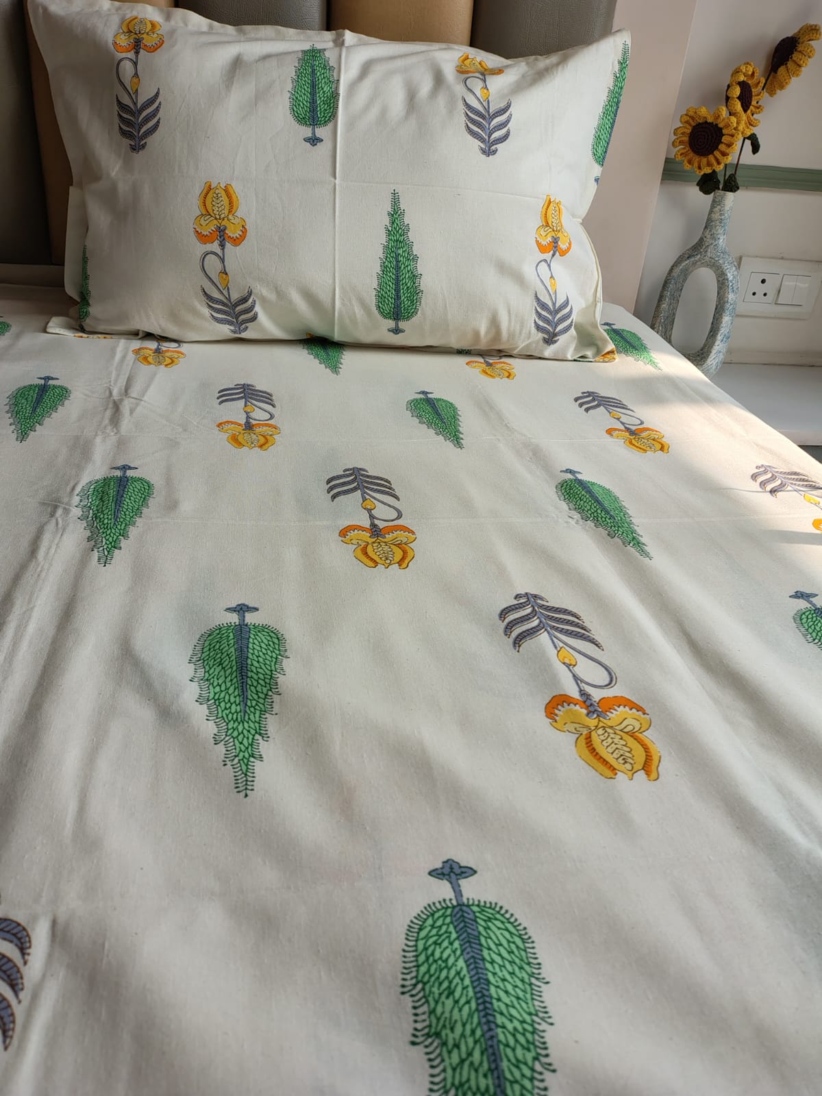 TREE PRINT BEDSHEET WITH TWO REVERSIBLE PILLOW COVERS