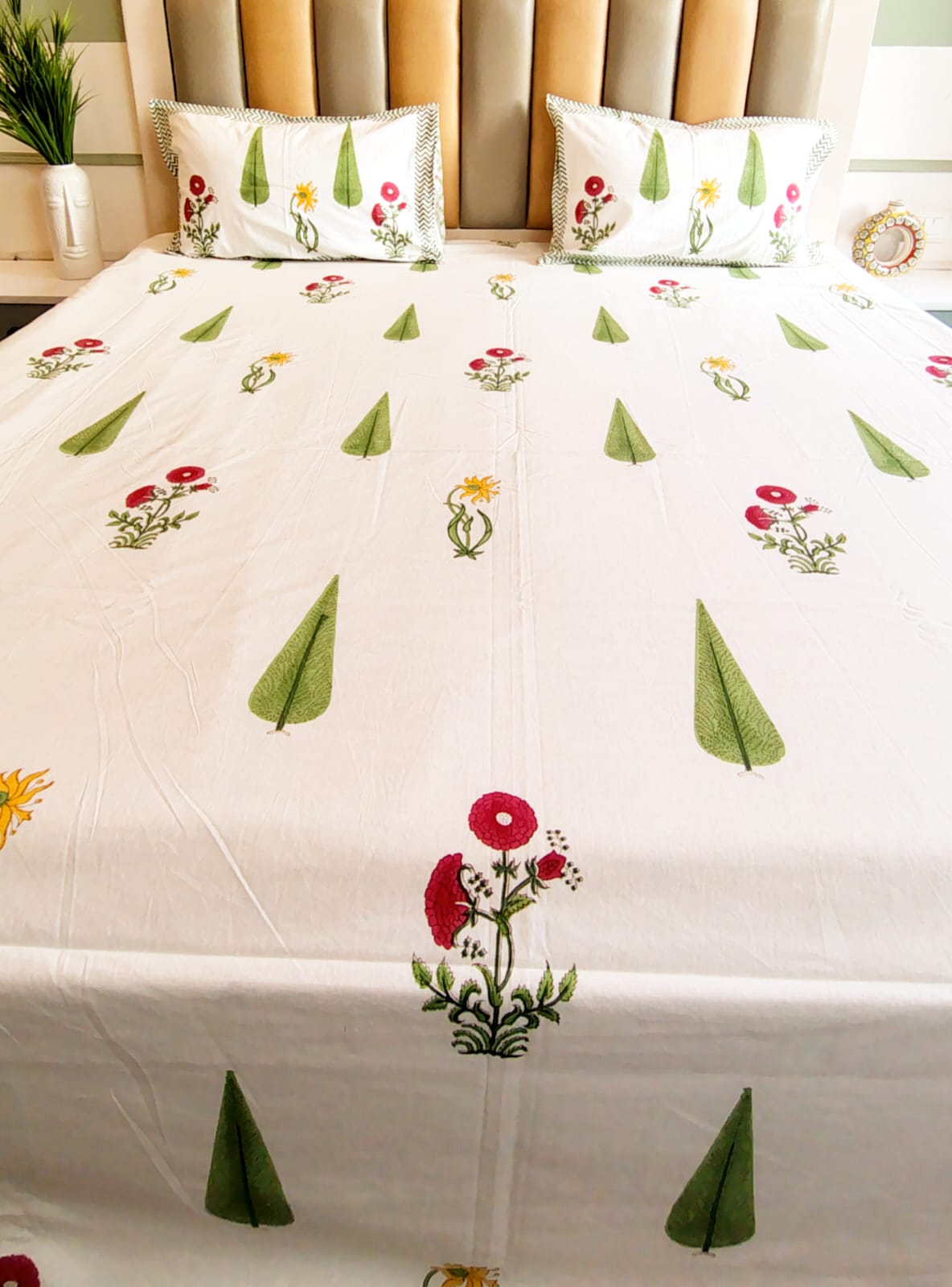 White Forest Block Print Bedsheet and Bedcover Combo - 6 Piece Combo