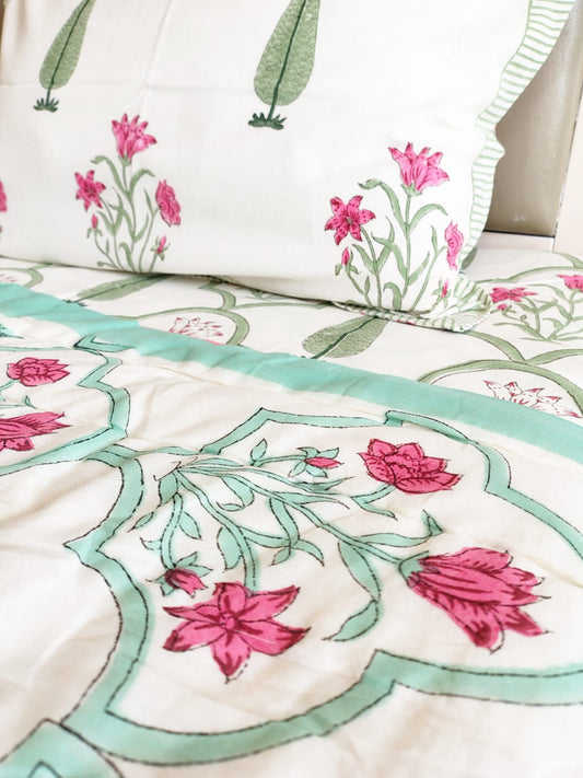 Pine Tree Block Print Bedsheet & Quilt Set
