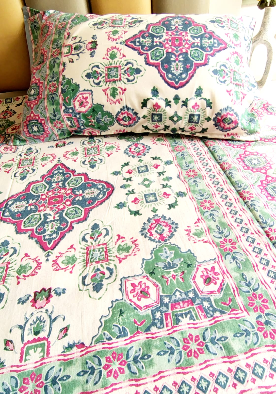 Diamond Traditional Printed Bedsheet with Two Reversible Pillow Covers