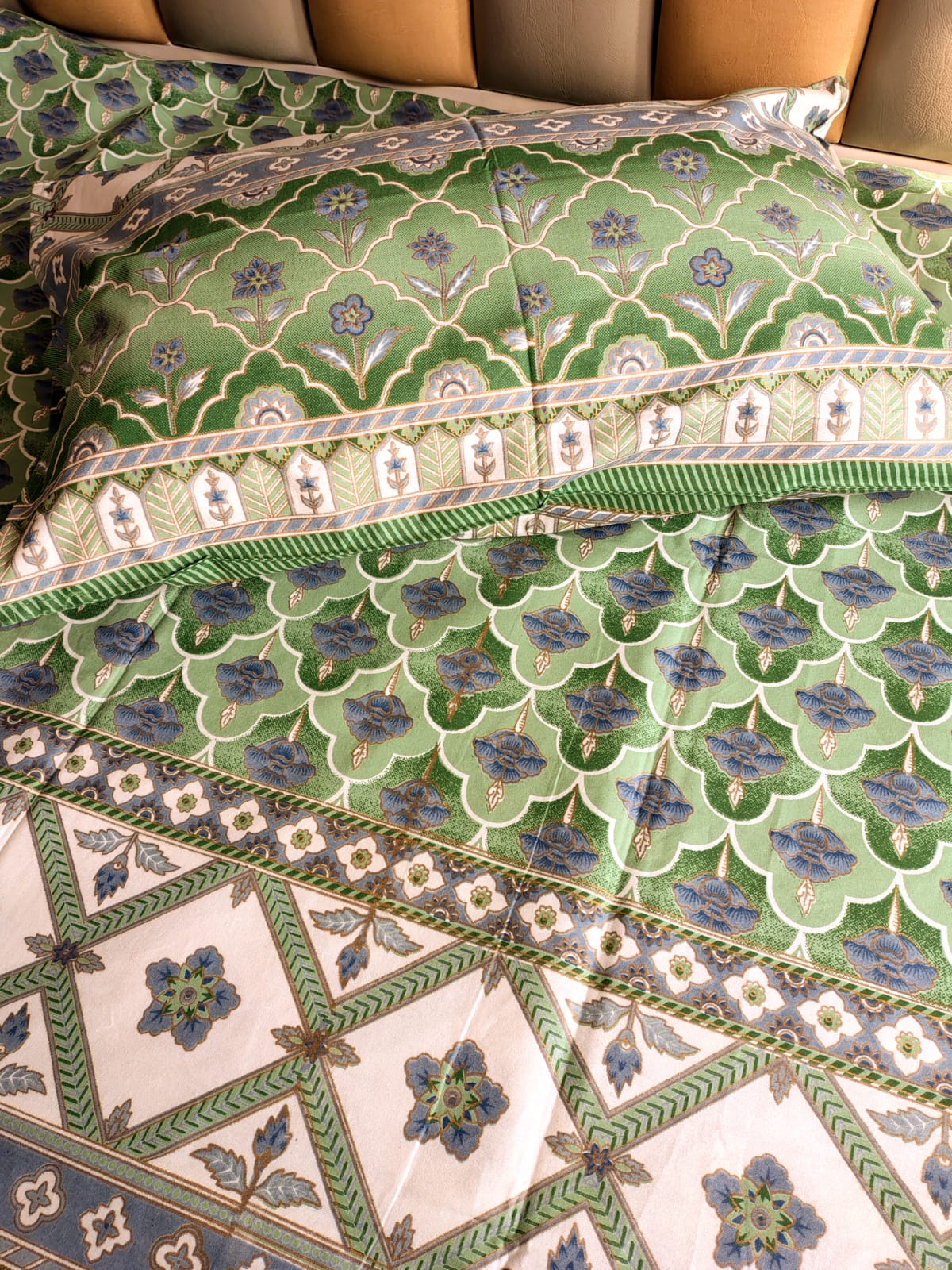 Kohinoor Traditional Printed Bedsheet with Two Reversible Pillow Covers