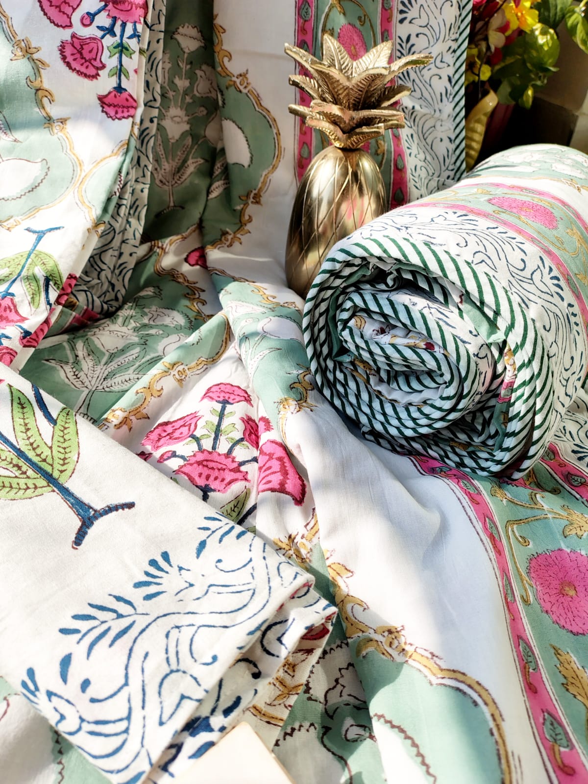 Guldasta Matching Bedsheet & Dohar Set