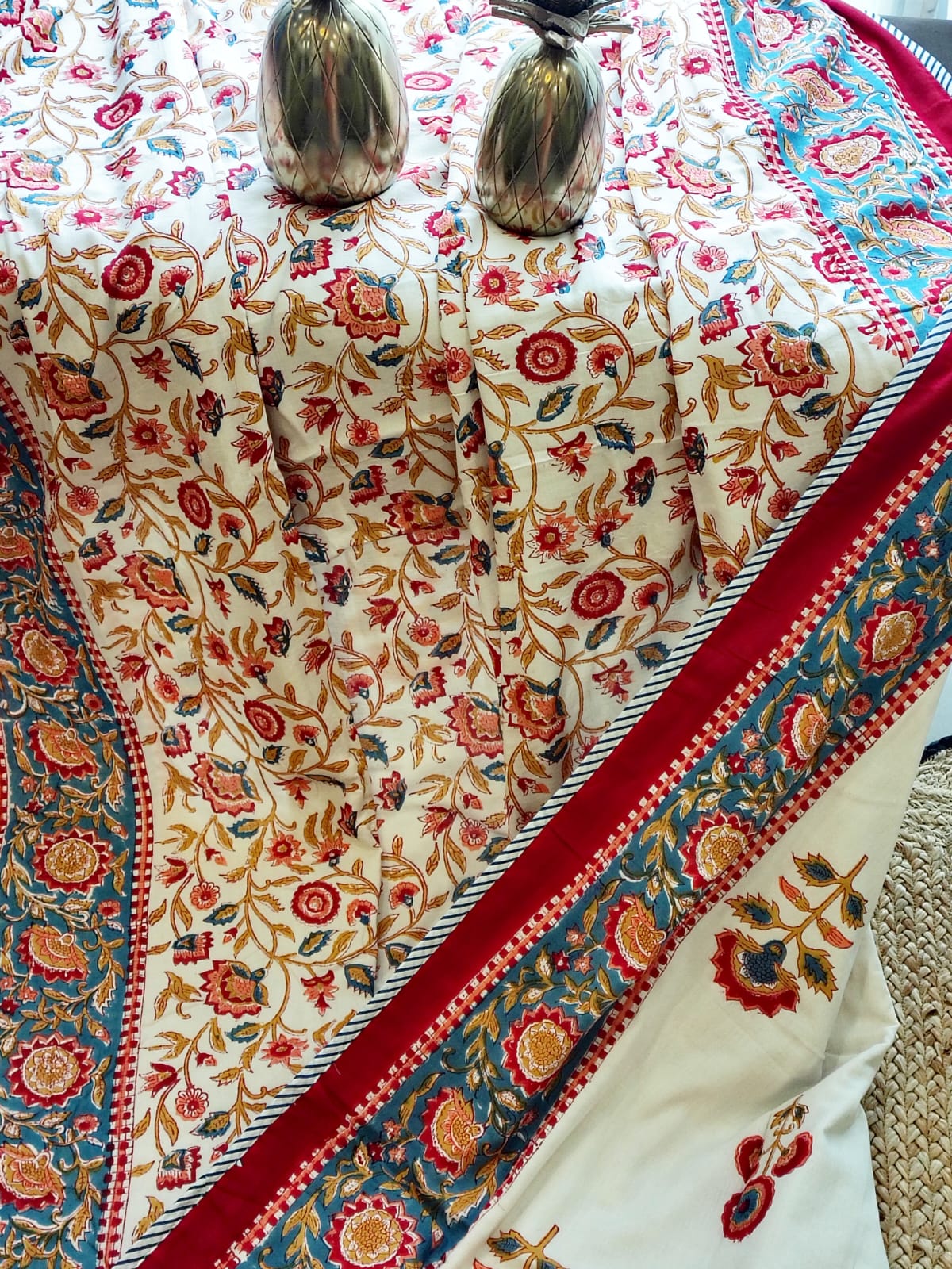 Begum Kamal Matching Bedsheet & Dohar Set