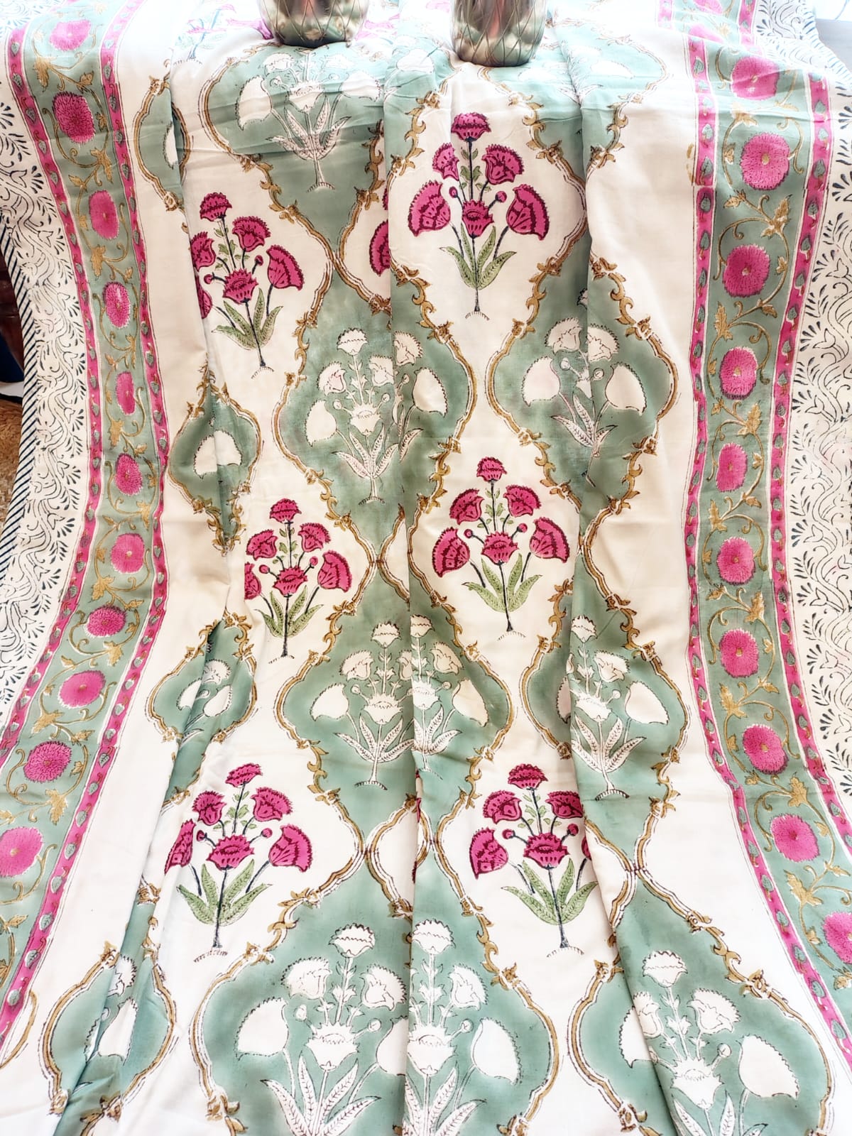 Guldasta Matching Bedsheet & Dohar Set