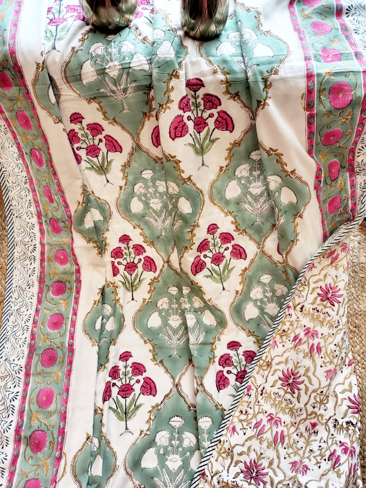 Guldasta Matching Bedsheet & Dohar Set