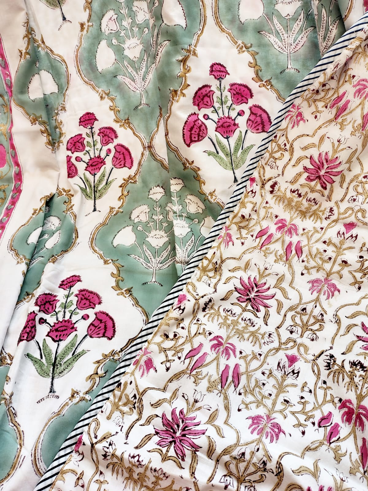 Guldasta Matching Bedsheet & Dohar Set