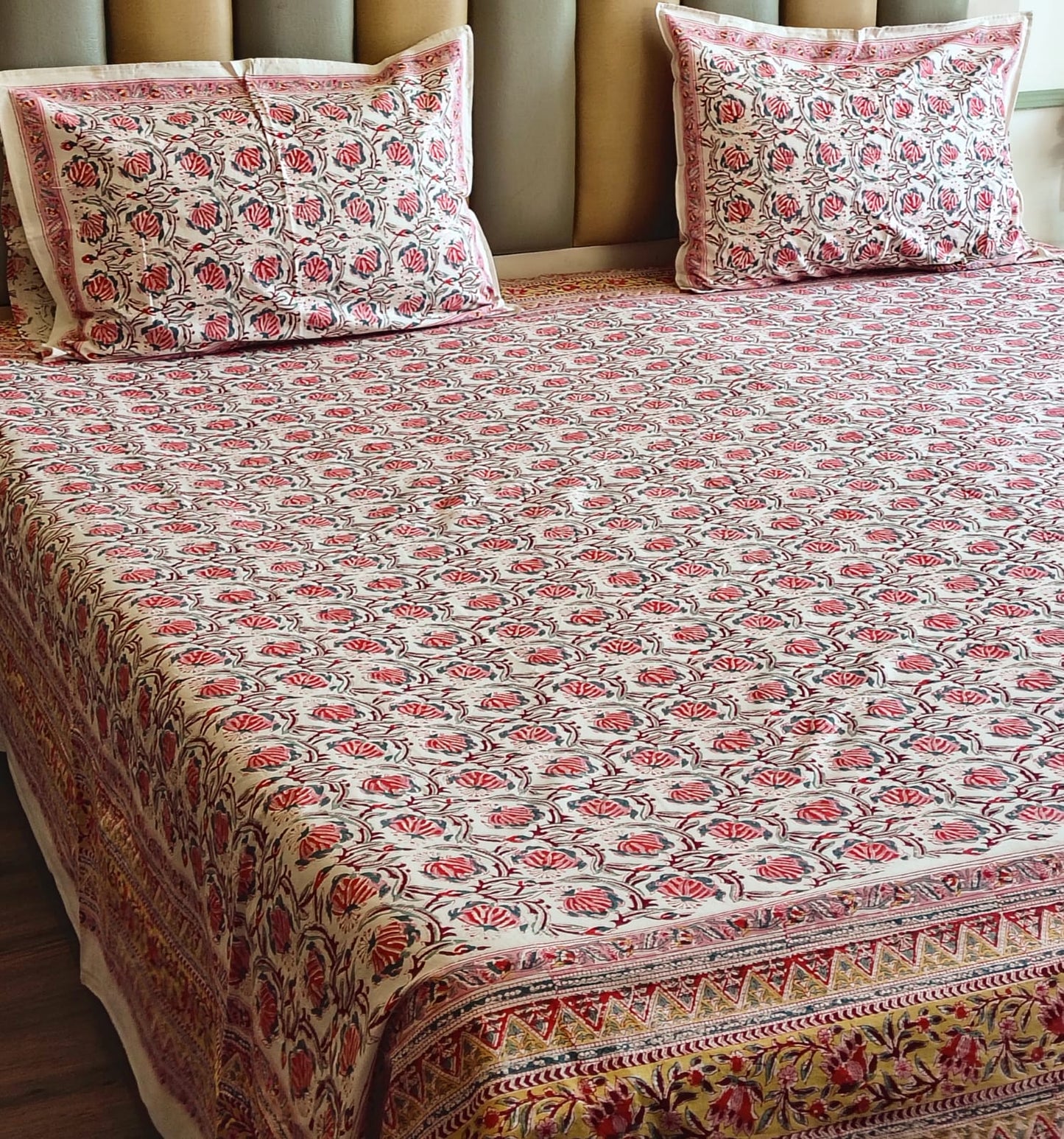 Red Lily Matching Bedsheet & Dohar Set