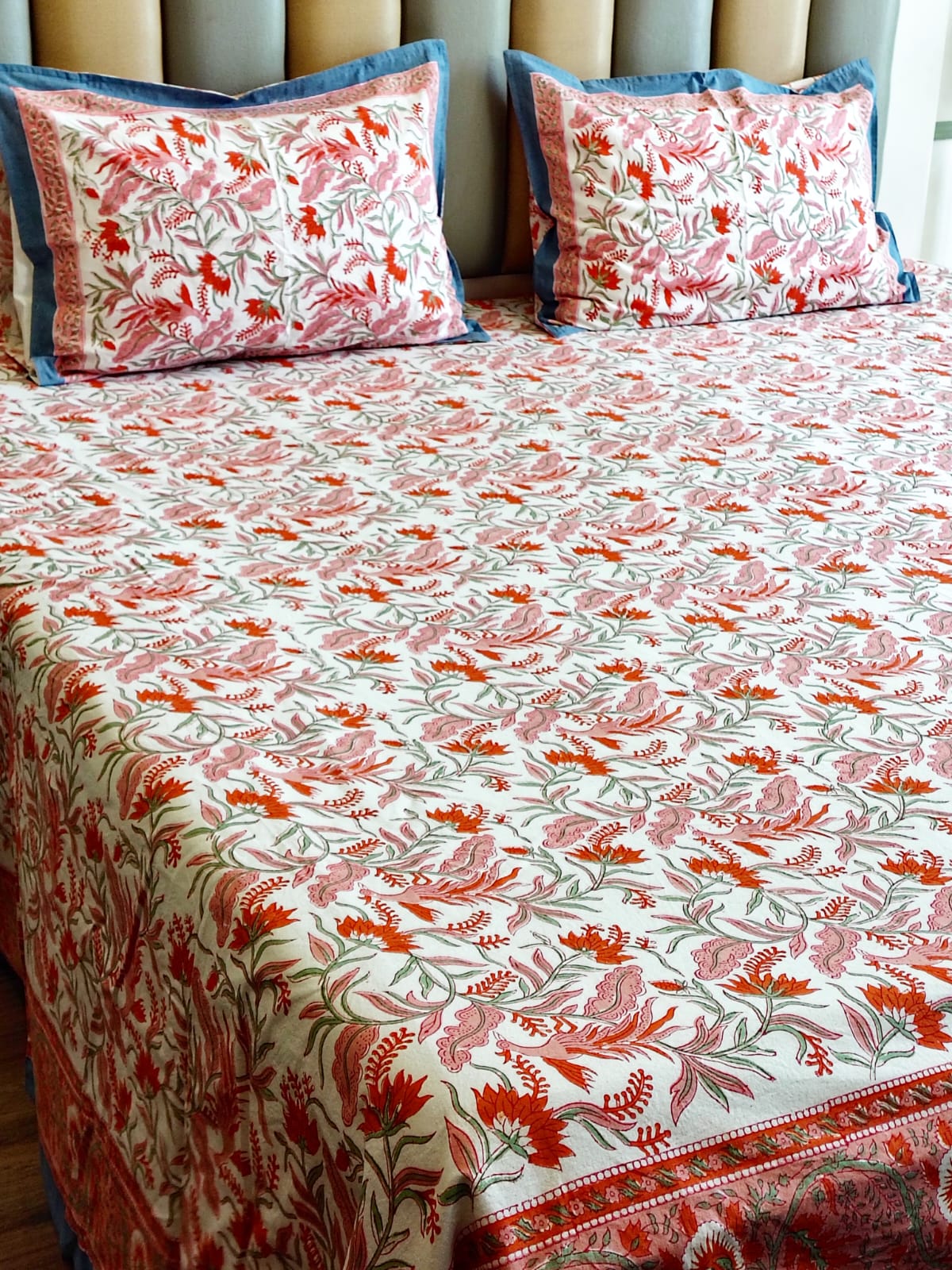 White Peacock Matching Bedsheet & Dohar Set