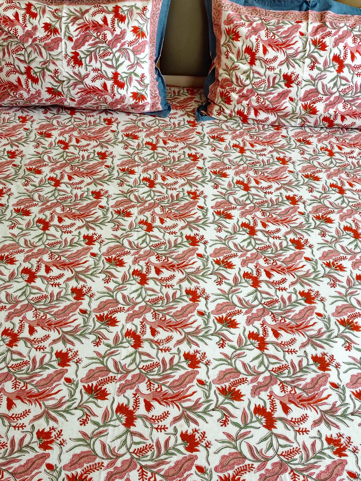 White Peacock Matching Bedsheet & Dohar Set