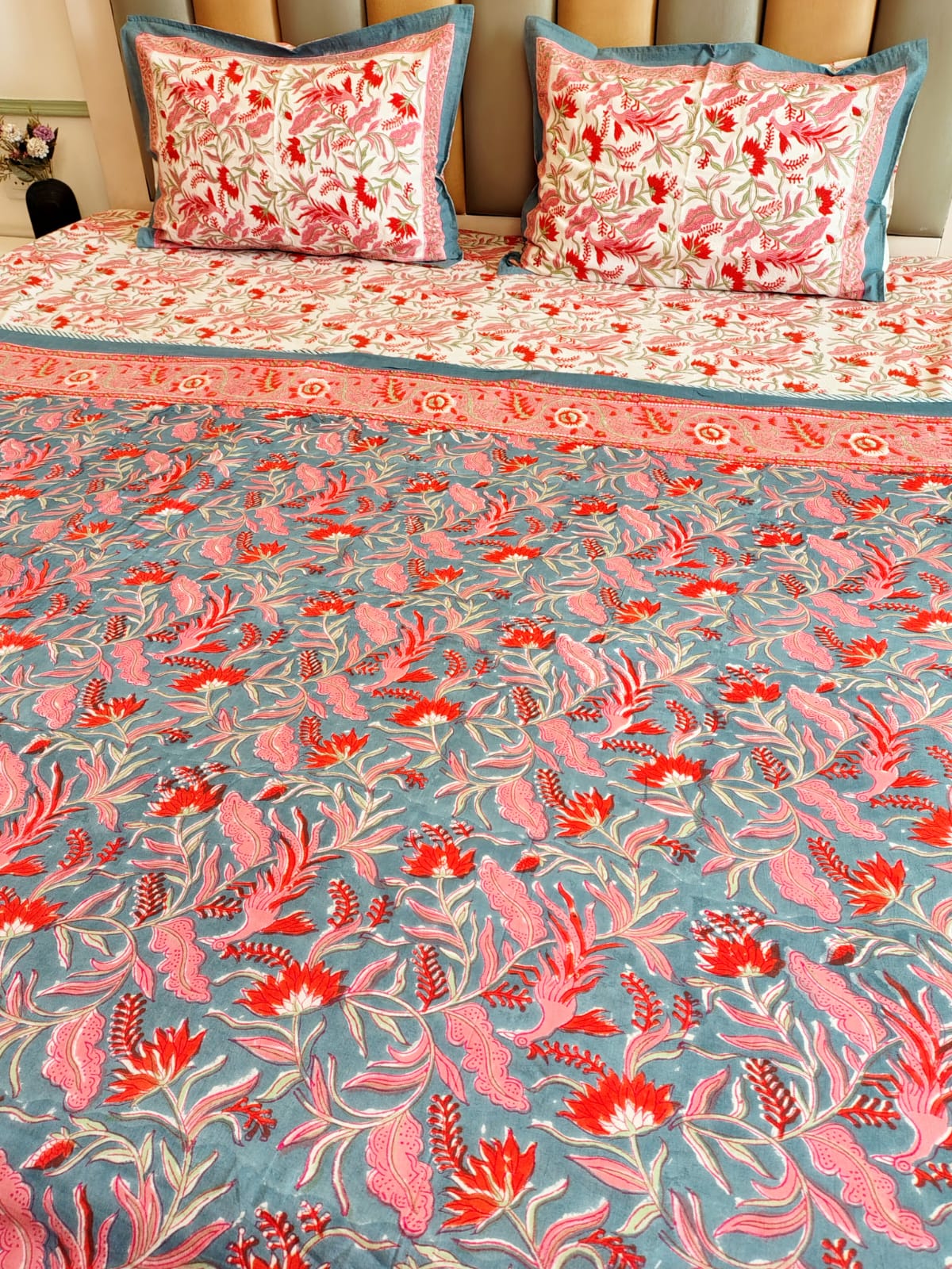 White Peacock Matching Bedsheet & Dohar Set