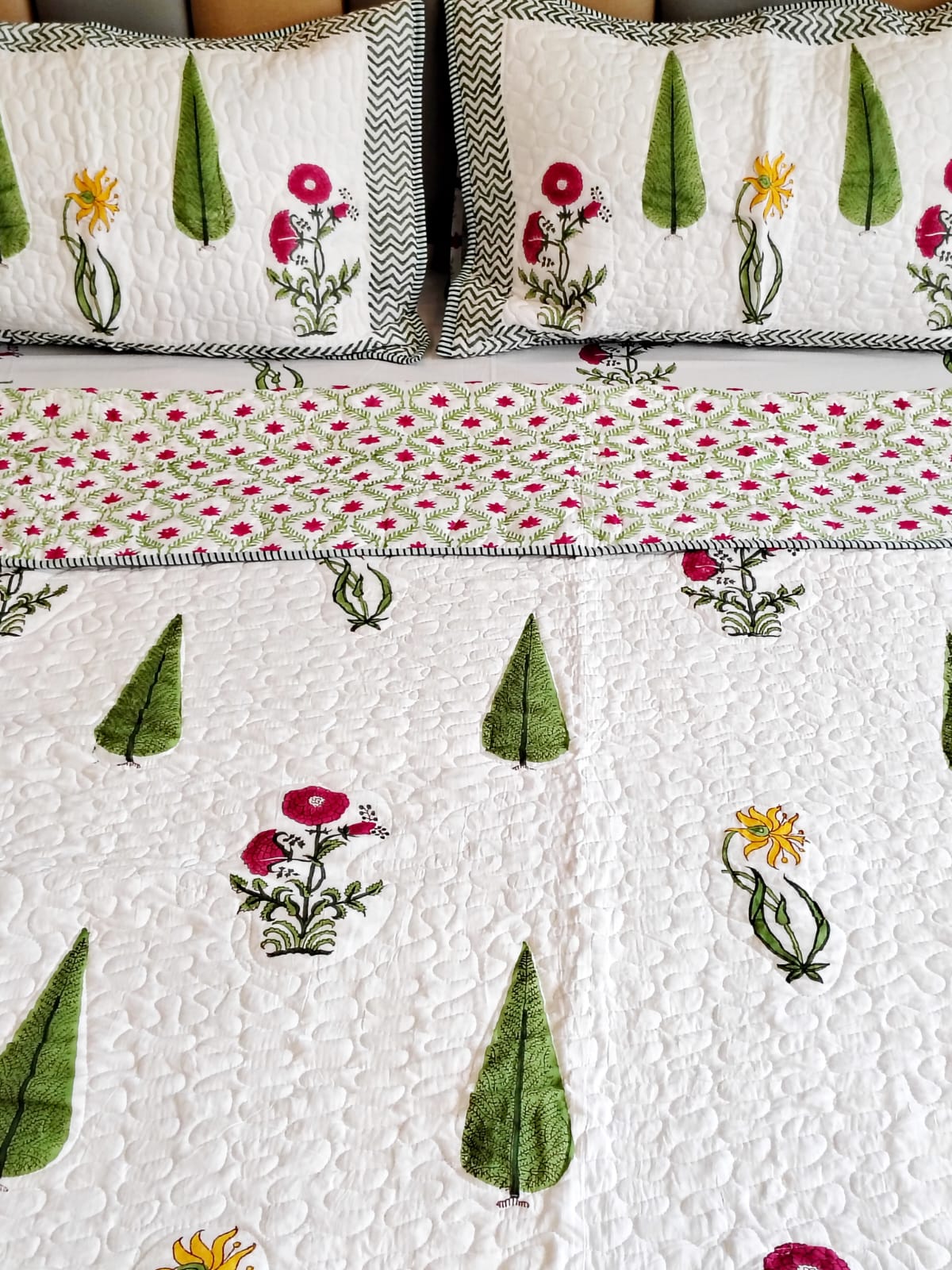 White Forest Block Print Bedsheet and Bedcover Combo - 6 Piece Combo