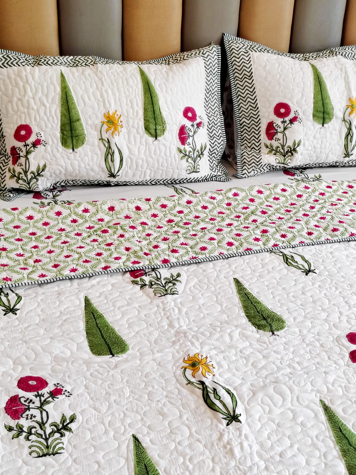 White Forest Block Print Bedsheet and Bedcover Combo - 6 Piece Combo