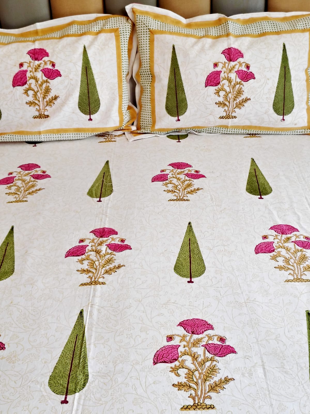 Gulabo Block Bedsheet with Two Reversible Pillow Covers