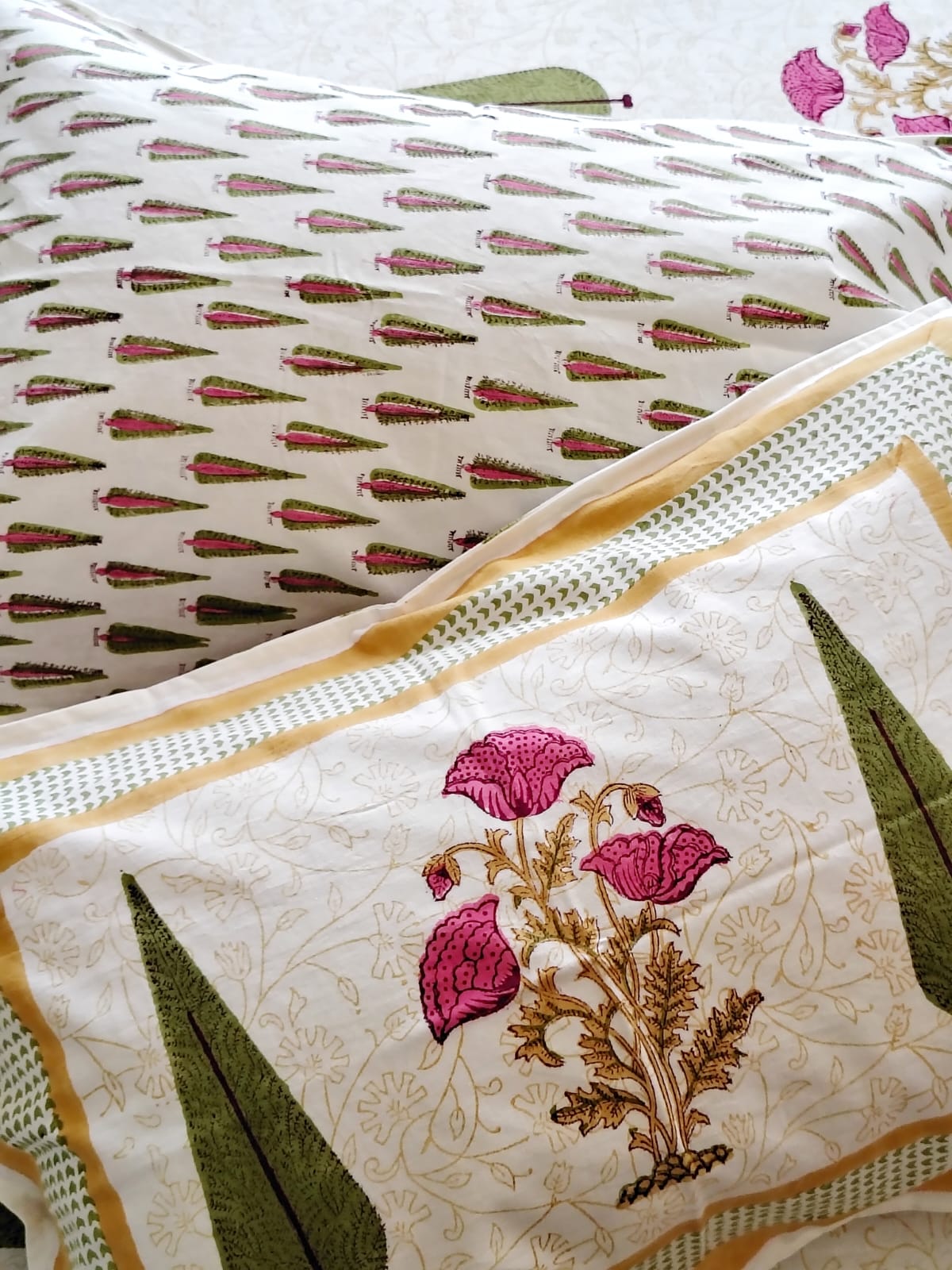 Gulabo Block Bedsheet with Two Reversible Pillow Covers