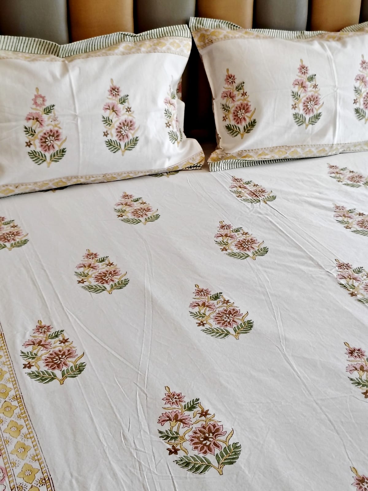 White Kamal Block Printed Bedsheet Set with Two Reversible Pillow Covers