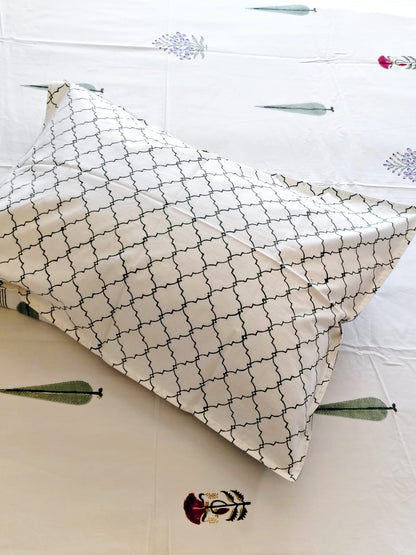 White Pine Block Printed Bedsheet with Two Reversible Pillow Covers