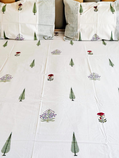 White Pine Block Printed Bedsheet with Two Reversible Pillow Covers