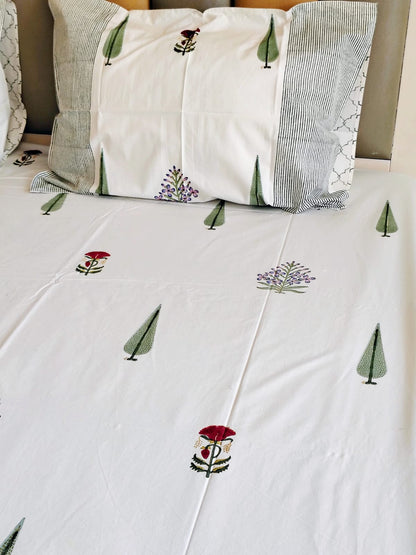 White Pine Block Printed Bedsheet with Two Reversible Pillow Covers