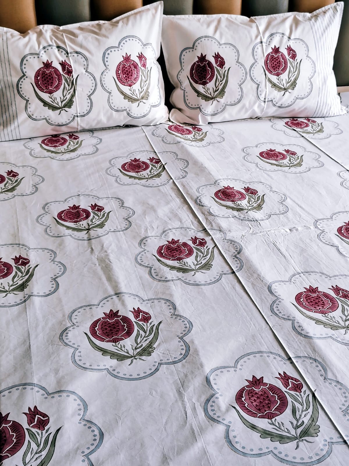 Anaar Block Printed Bedsheet with Two Reversible Pillow Covers - Bichhavans