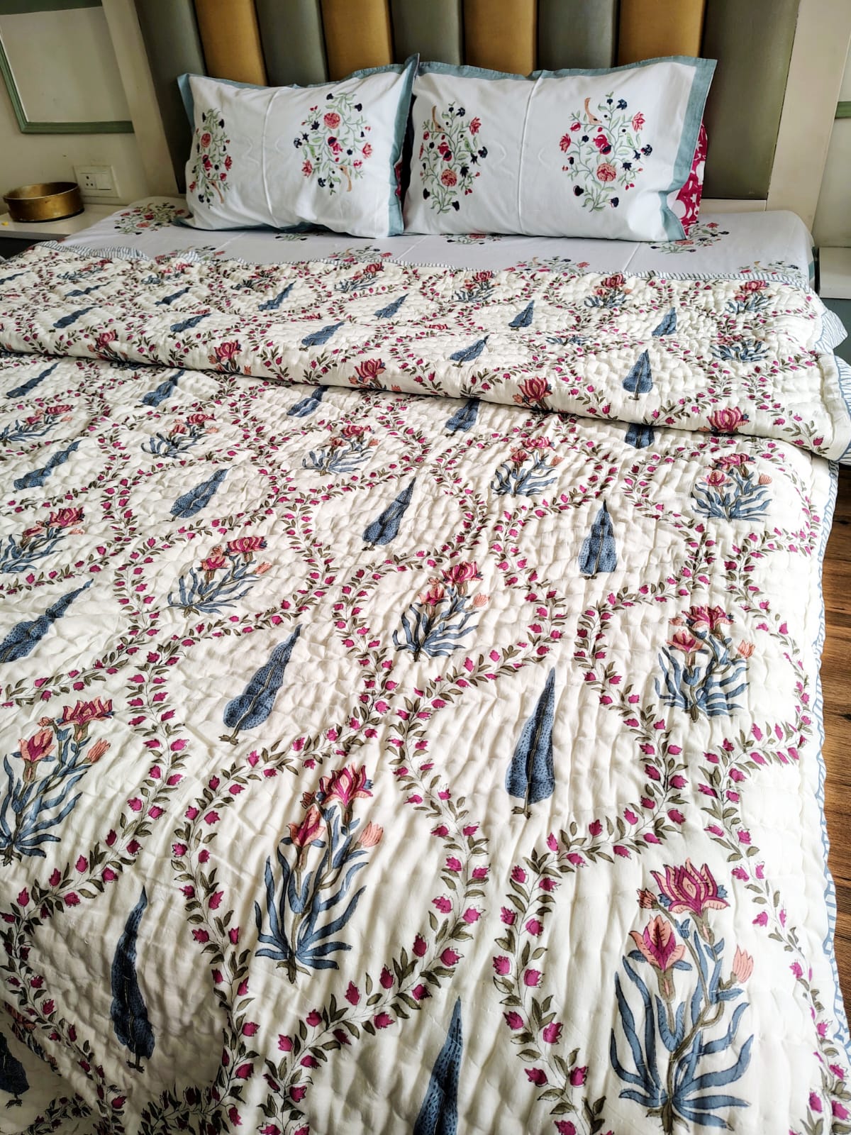 Mughal Jaal Hand Block Reversible Bed Quilt - Bichhavans