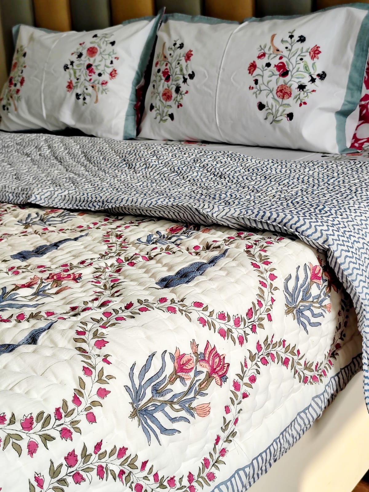 Mughal Jaal Hand Block Reversible Bed Quilt - Bichhavans