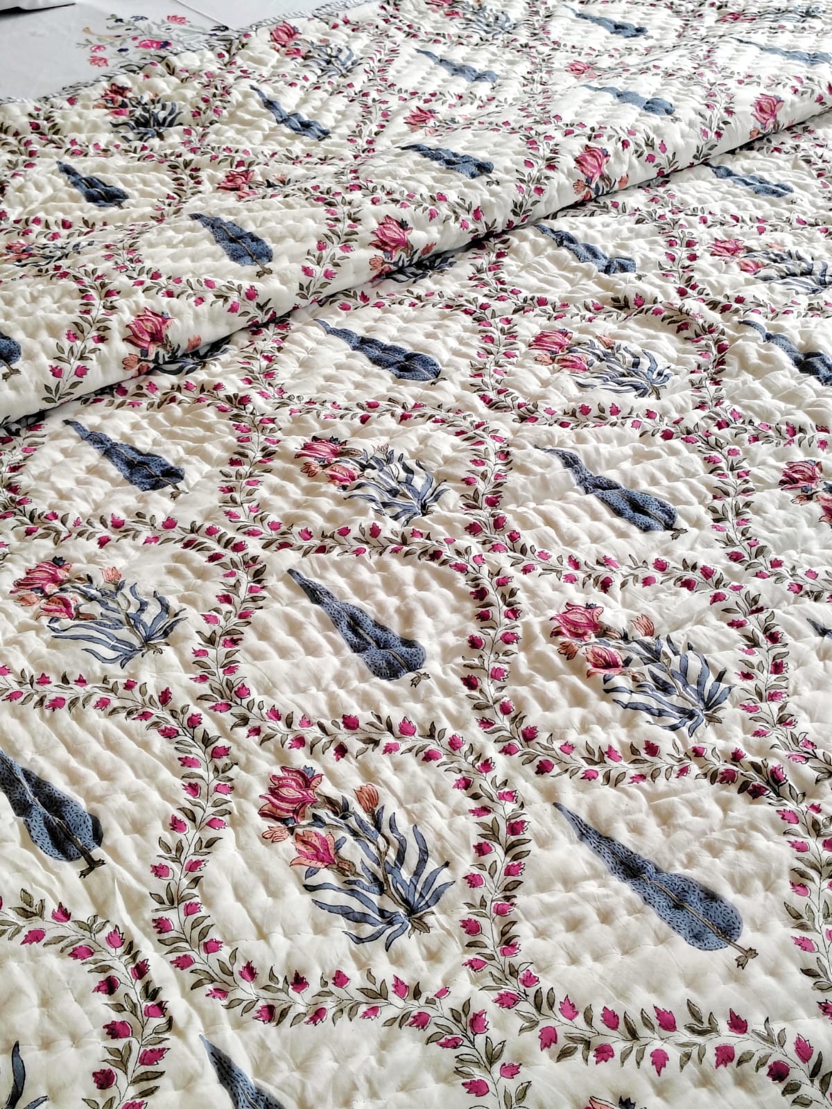 Mughal Jaal Hand Block Reversible Bed Quilt - Bichhavans