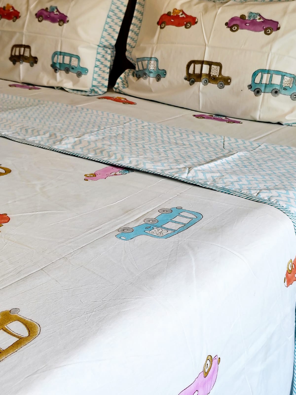 Car Hand Block Matching Bedsheet & Dohar Set - Bichhavans