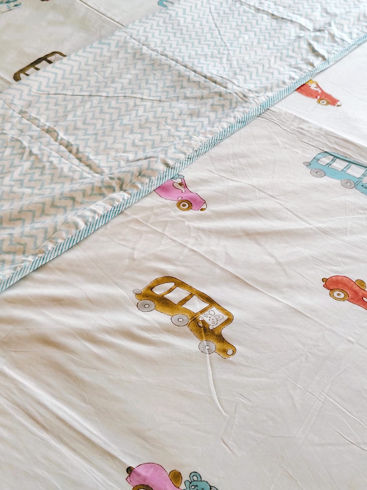 Car Hand Block Matching Bedsheet & Dohar Set - Bichhavans