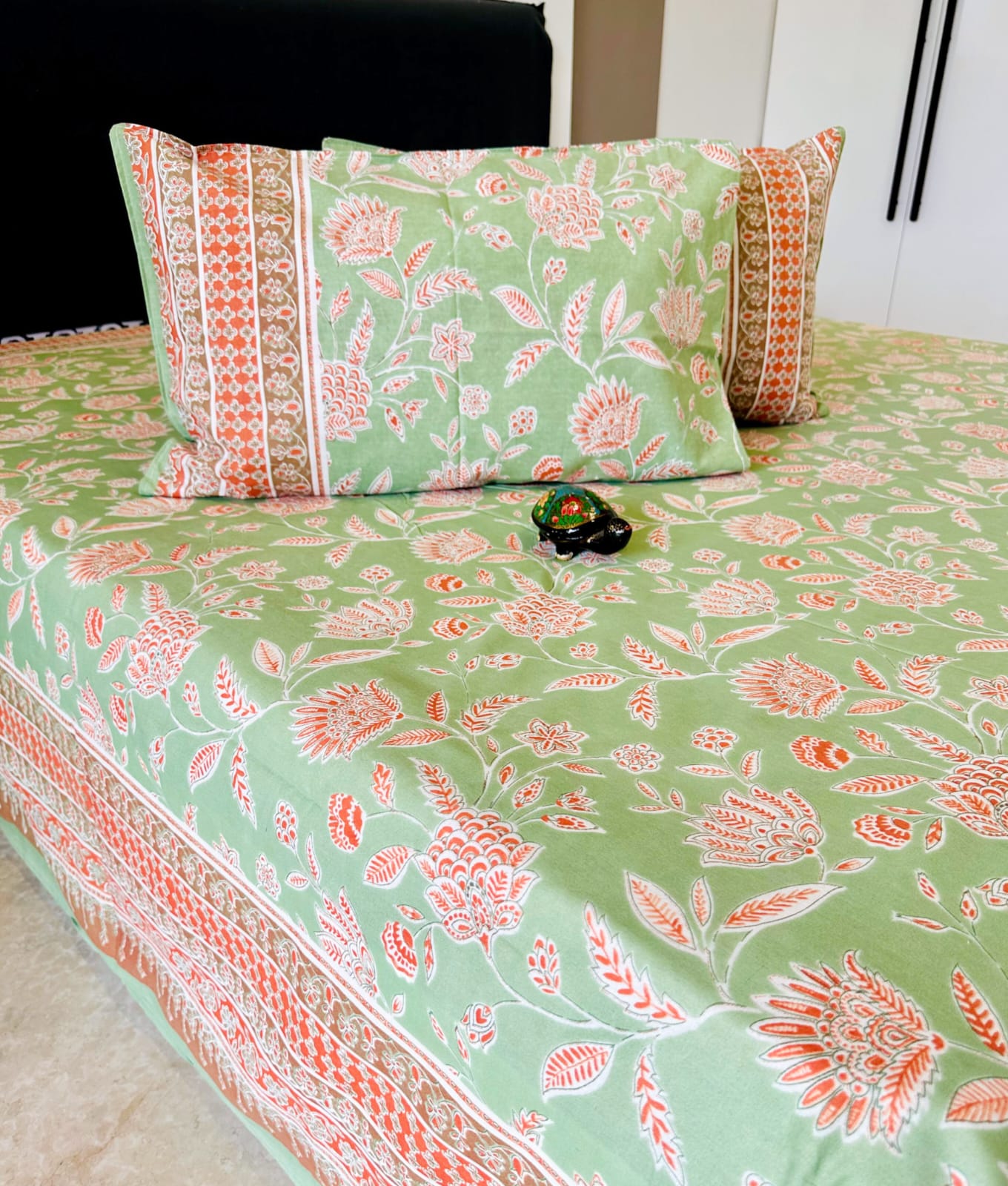 Green Floral Traditional Printed Bedsheet with Two Reversible Pillow Covers