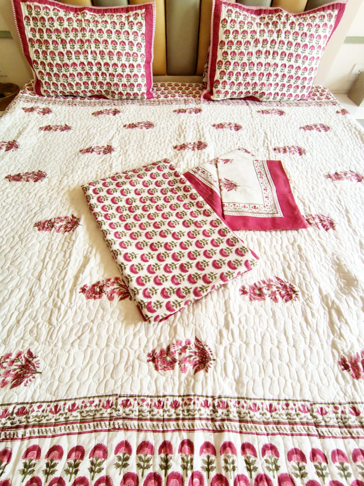 Red Floral Jaal Bedsheet and Bedcover Combo - 6 Piece Combo